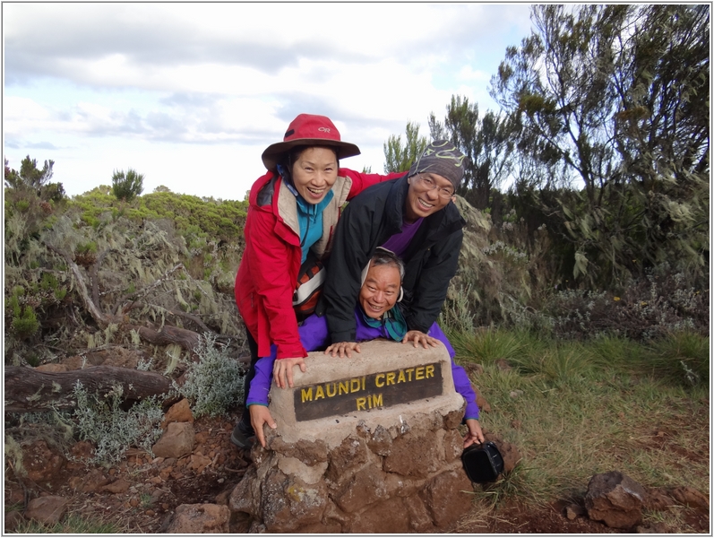 2012-02-14 17-41-53MAUNDI火山口留影.JPG